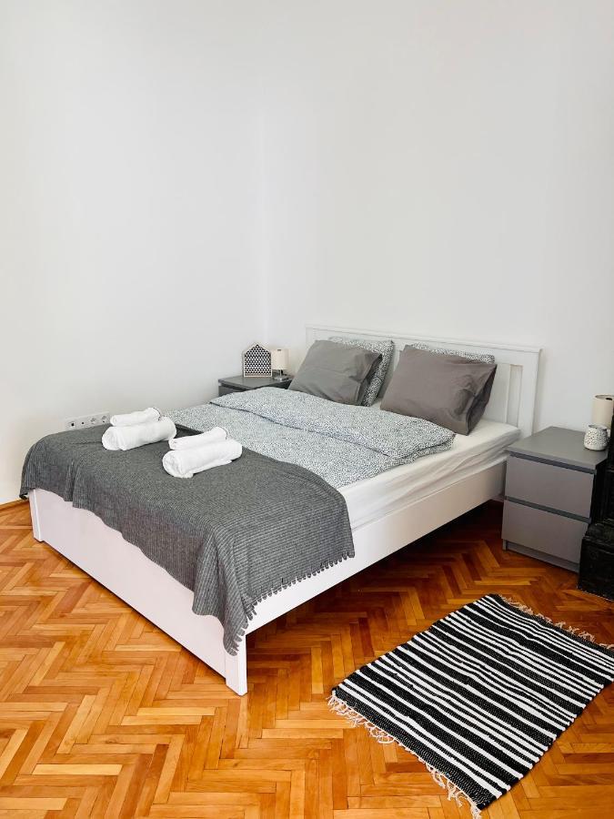 Apartment Friends Central Oradea Exterior photo