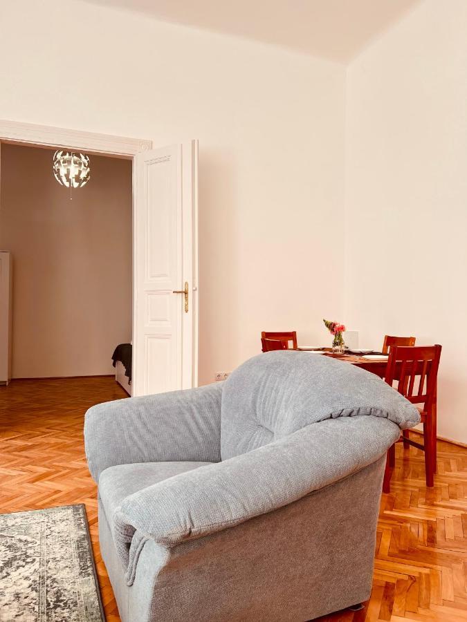 Apartment Friends Central Oradea Exterior photo
