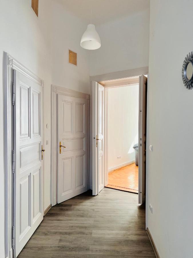 Apartment Friends Central Oradea Exterior photo