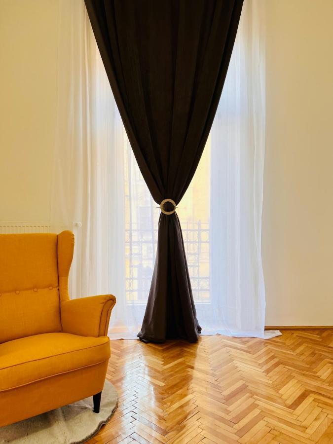 Apartment Friends Central Oradea Exterior photo