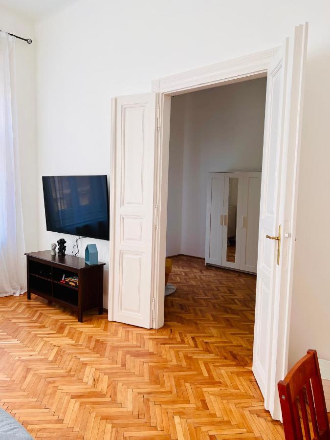 Apartment Friends Central Oradea Exterior photo